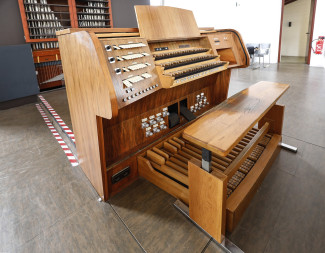 der Spieltisch der Simon-Orgel